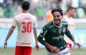 Gustavo Gómez iguala Valdívia como estrangeiro com mais vitórias pelo Palmeiras