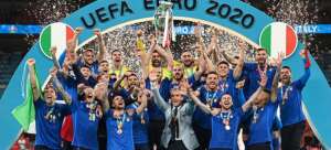 Meia italiano diz ser 'ridículo' título da Eurocopa não garantir Itália na Copa