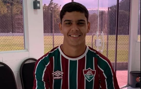 Jovem de 16 anos é contratado pelo Fluminense com multa milionária em euros