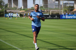 Série B: Operário-PR negocia com volante campeão da Libertadores pelo Grêmio