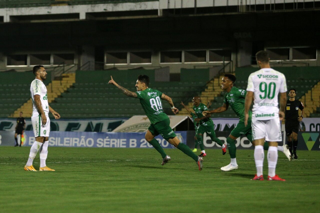 Atlético pega Guarani para não voltar à degola