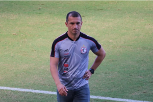 Com cinco derrotas nos últimos seis jogos, time da Série C anuncia saída de treinador