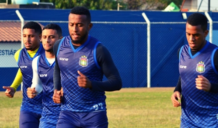 São Caetano treinando para enfrentar a Portuguesa