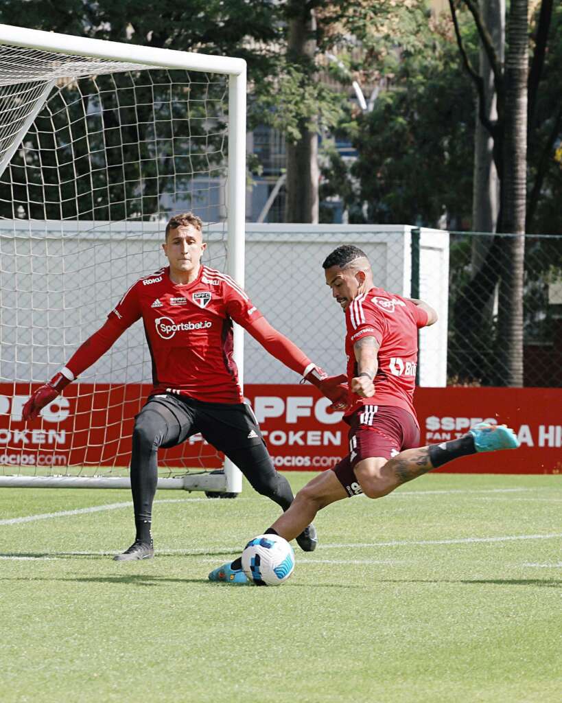 São Paulo faz último treino e deve ter Eder, Patrick e Rafinha na Sul-Americana