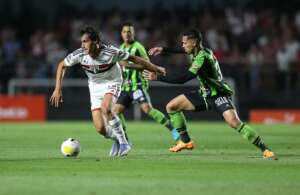 Atacante do América-MG admite foco principal no Brasileirão. Veja vídeo!