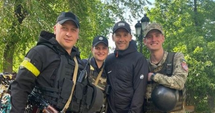 Shevchenko pede atenção com jovens refugiados