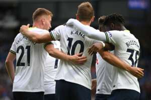 AMISTOSOS: Com brasileiros no banco, Kane marca duas vezes e garante vitória do Tottenham
