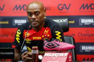 Vagner Love na chegada ao Sport: 'Ainda tenho força para jogar'