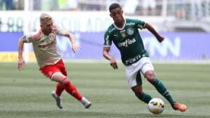Polivalente, Vanderlan se destaca no Palmeiras e vira reserva de Piquerez