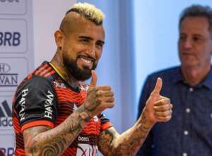 Flamengo oficialmente apresenta o meio-campista Vidal. Confira o Vídeo!
