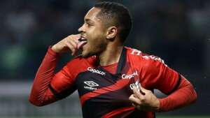Maior contratação da história do Athletico-PR, Vitor Roque já encantou Felipão