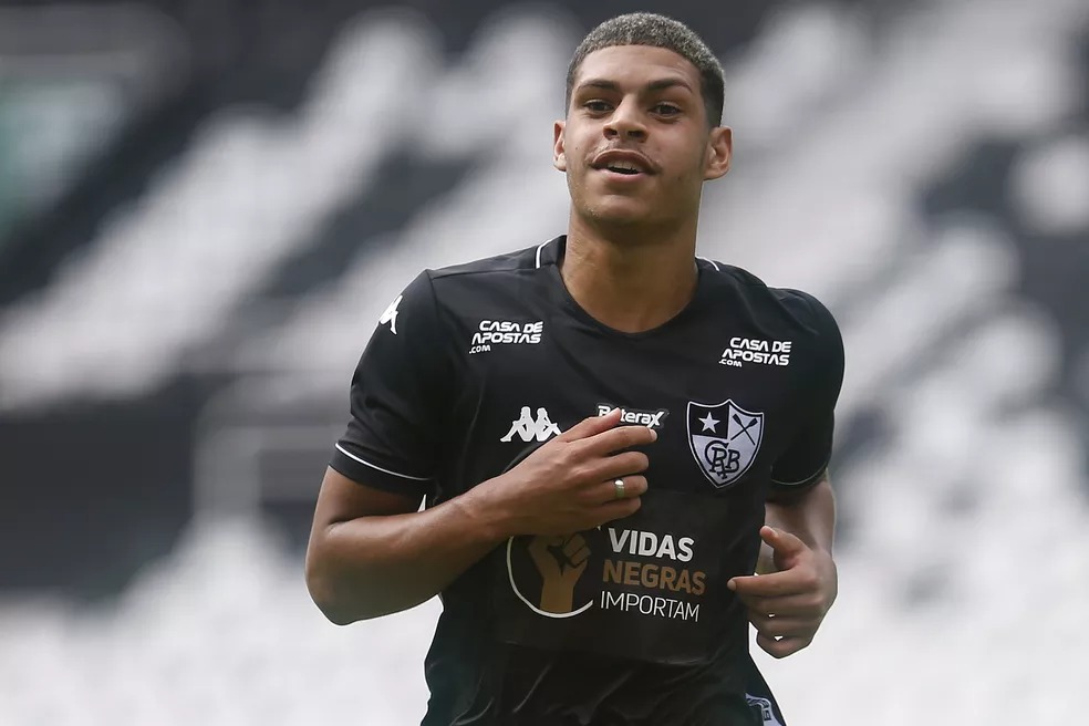 Botafogo avança pelo atacante Luis Henrique