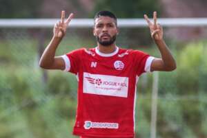 Negociação entre Atlético-GO e Náutico por volante tem futuro indefinido