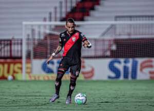 Avaí busca contratação de lateral com passagem pelo Internacional