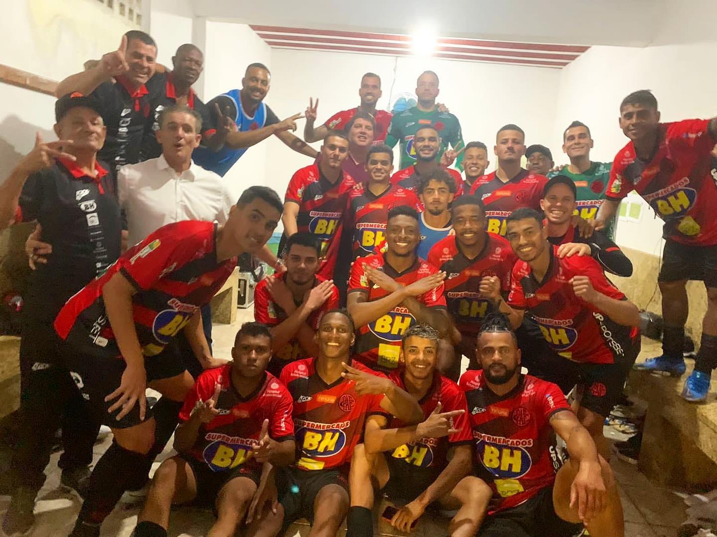Série D: Técnico do Pouso Alegre-MG comemora classificação e fala sobre reforços para o mata-mata