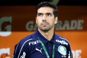 Triste com arbitragem, Abel Ferreira foca em trabalhar o emocional no Palmeiras