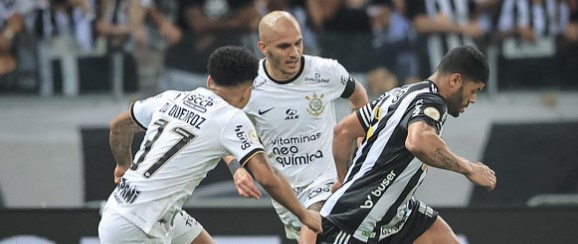 Corinthians vence confronto direto contra o Atlético-MG 