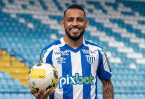 Avaí oficializa lateral-esquerdo, que assina até 2023