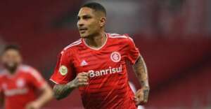 Avaí encaminha contratação de atacante peruano ídolo do Corinthians