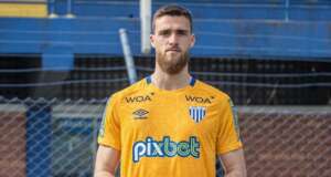 Avaí anuncia oficialmente goleiro e lateral para a sequência do Brasileirão