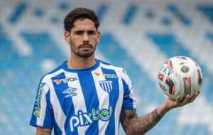 Avaí libera lateral para acertar com clube uruguaio