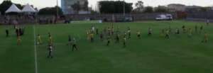 Série D: Torcida do Brasiliense tenta agredir jogadores do Nova Venécia-ES após eliminação. VEJA O VÍDEO