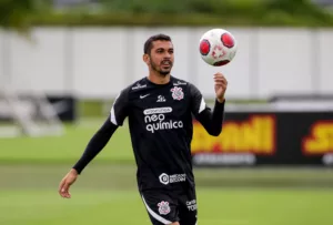 Corinthians tem Vítor Pereira e 6 jogadores com contrato se encerrando neste ano