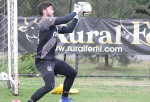 Ponte Preta libera Igor Vinhas e 'barca' com sete atacantes