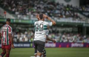 Em busca de reforços, Coritiba perde atacante