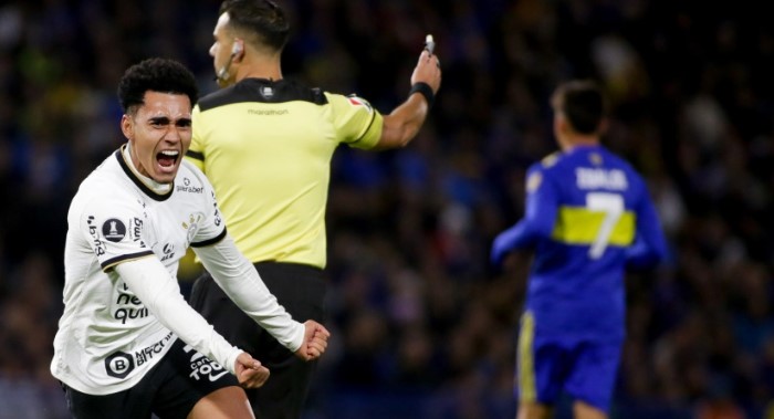 Du Queiroz marcou o gol do Corinthians na La Bombonera durante a fase de Grupos