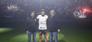 Corinthians apresenta Yuri Alberto à torcida em treino aberto e festa em Itaquera