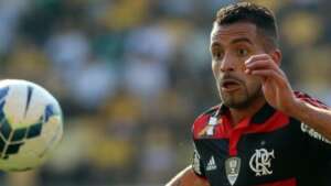 Série B: CSA negocia com argentino ex-Flamengo e anuncia saída de atacante