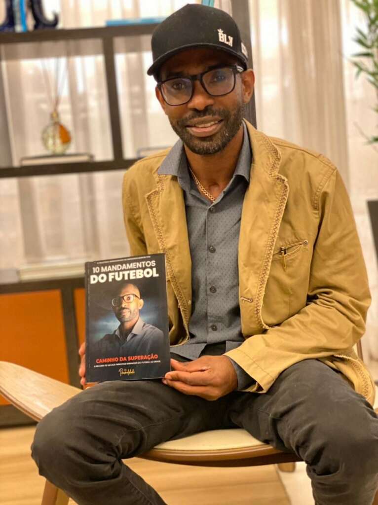 O Livro “10 Mandamentos do Futebol” tem feito sucesso entre os jogadores