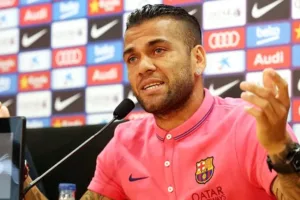 Daniel Alves critica Piquet por fala racista, e cogita jogar no Athletico-PR
