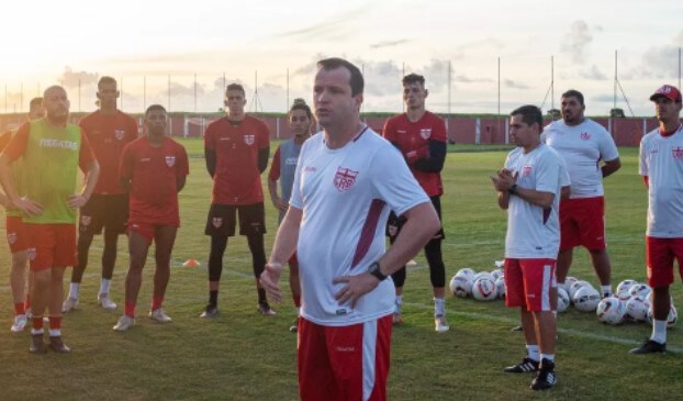 Sport faz proposta para treinador de rival da Série B