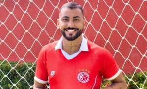 Série D: Atacante se despede do já eliminado 4 de Julho: 