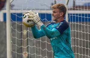 Avaí negocia goleiro titular com clube árabe