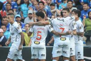 Atlético-MG encara Juventude com as atenções divididas