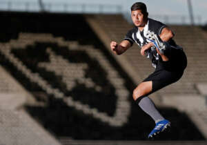 Botafogo renova com artilheiro e fecha com ex-Sport