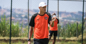 Fábio Toth em seu primeiro trabalho como técnico, ganha destaque