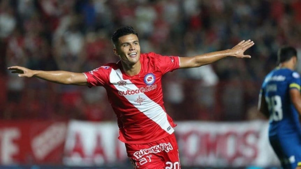 Corinthians faz proposta por volante do Argentino Juniors