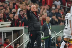 Libertadores: Técnico do Athletico-PR revela torcida por brasileiros