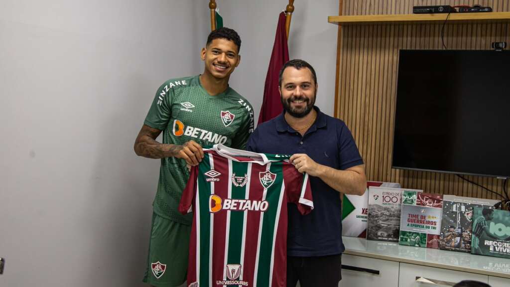 Ex-Vasco chega ao Rio para reforçar Fluminense: "Vamos em busca de mais títulos" 2 flu