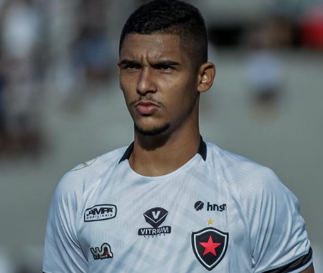 Botafogo-PB deve emprestar zagueiro ao futebol europeu