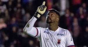 Série D: Ex-goleiro de Corinthians e Flamengo brilha no Paraná: 