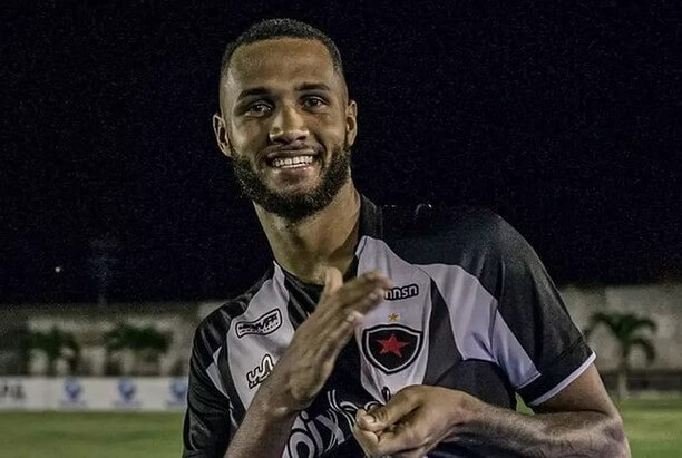 gustavo coutinho atacante botafogo pb