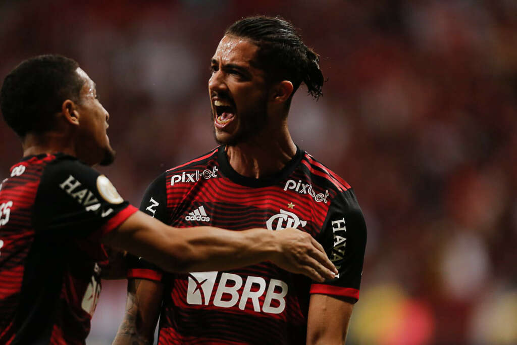 Gustavo Henrique comemorando gol