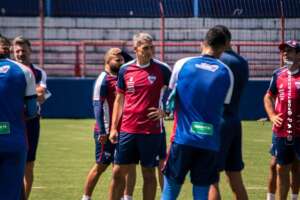 Na lanterna, treinador pede força ao Fortaleza