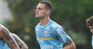 Santos não tem retorno de Barcelona e acerta venda de zagueiro com Almería