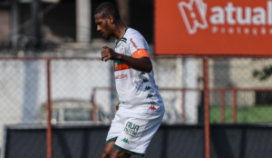 Leandro Amaro projeta vitória e classificação diante de ex-clube